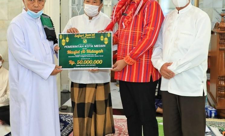 Bobby Adakan Safari Jumat di Masjid Al Hidayah