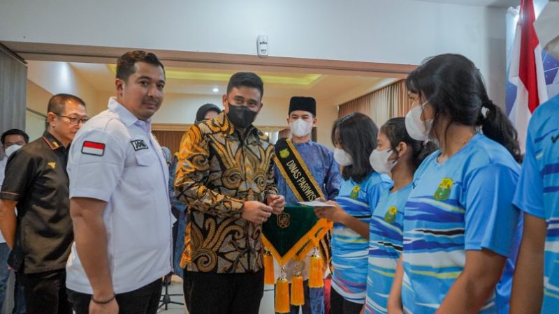 Walikota Hadiri Pelantikan Pengurus PBSI